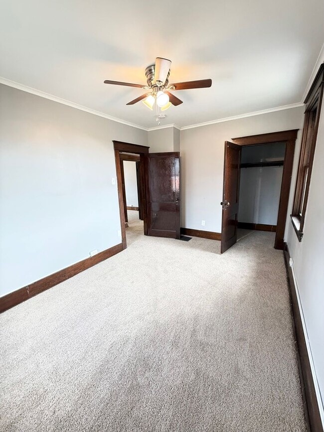 Building Photo - Updated 3 Bedroom 1 Bathroom in North Vers...