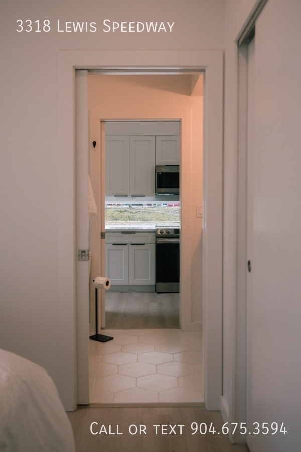 Building Photo - 3318 Lewis Speedway