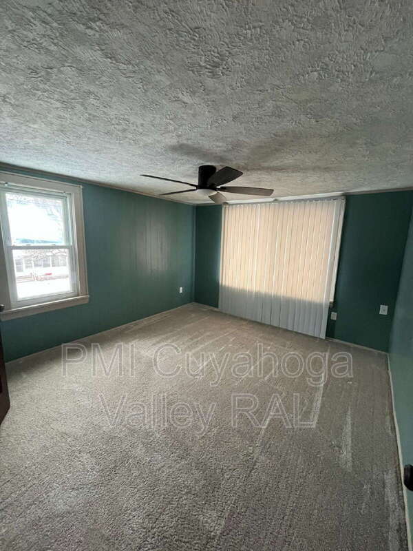 Building Photo - 165 Colony Crescent