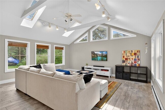 Building Photo - 204 Roat St