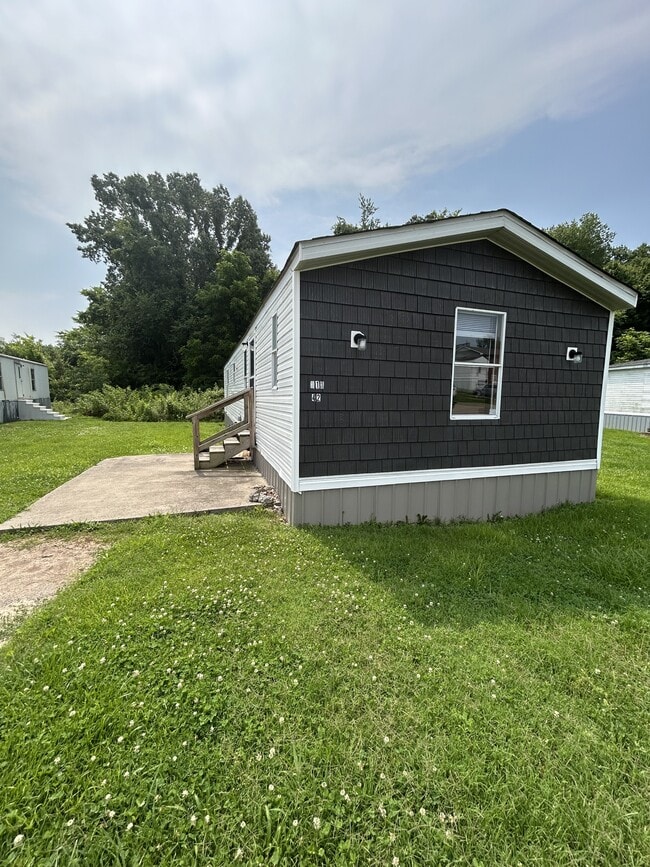 Building Photo - 313 Belew St