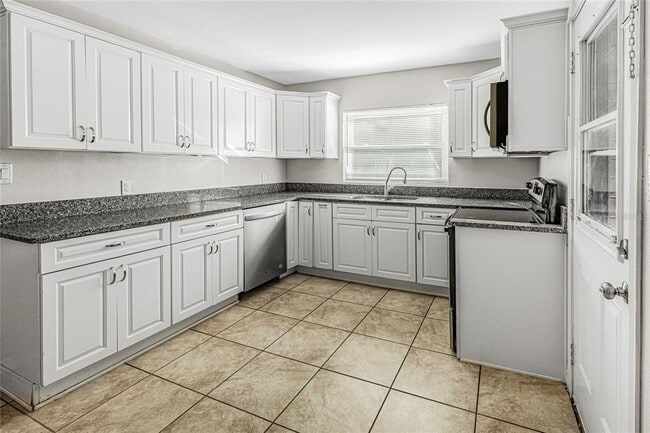 Building Photo - 1607 S Lakeview Ave