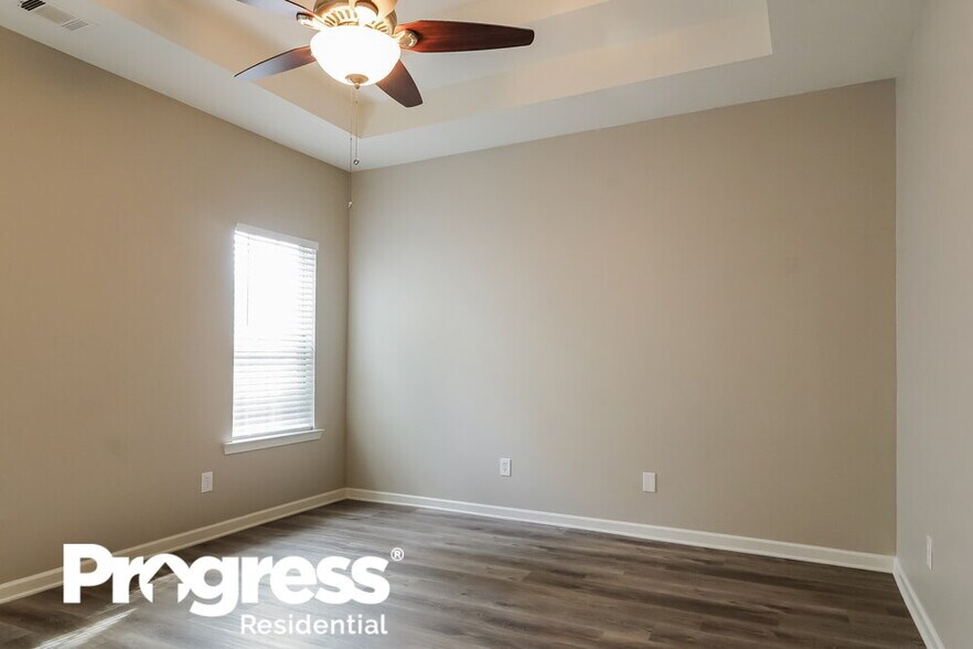 Building Photo - 2632 McGuire Dr