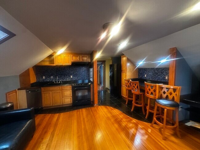 Building Photo - 1034 N Main St