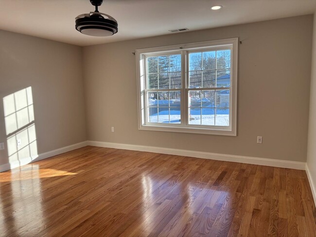 Building Photo - 159 Elm St