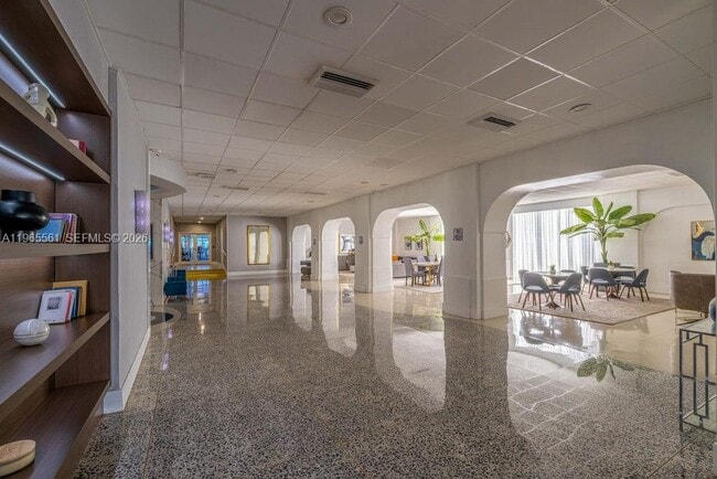 Building Photo - 3140 S Ocean Dr