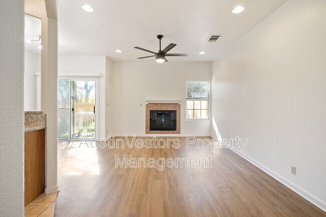 Building Photo - 1003 Canyon Edge Dr