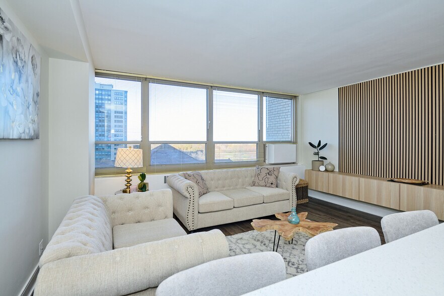 Building Photo - 3950 N Lake Shore Dr