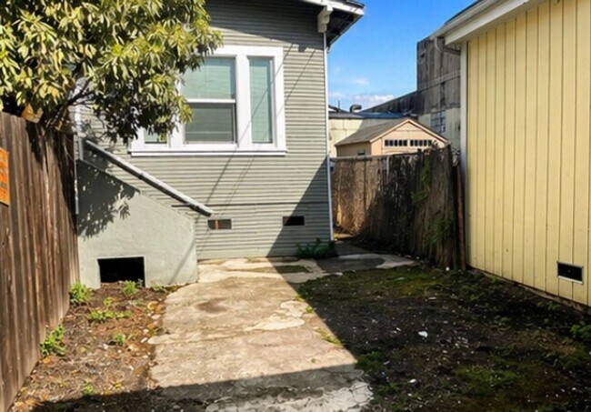 Building Photo - 2732 Union St