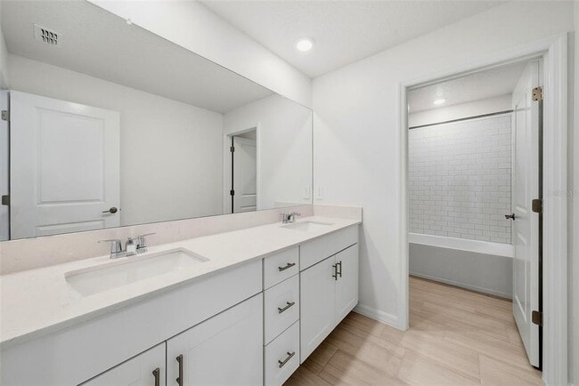 Building Photo - 9820 Feaster Dr