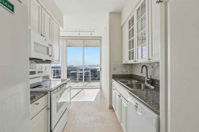 Building Photo - 7330 Ocean Terrace