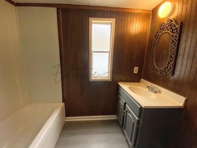 Building Photo - For Rent: 2-Bedroom Mobile Home in Sulphur...