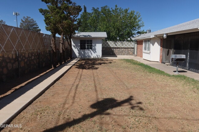 Building Photo - 10345 Biscaine St