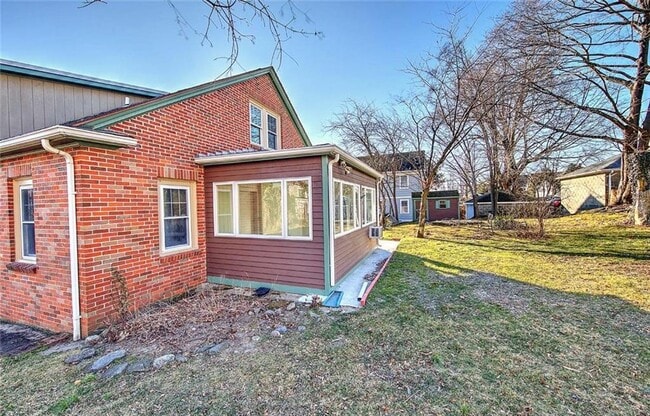 Building Photo - 66 Tyndall Ave