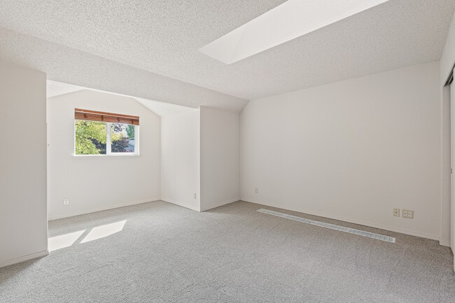 Building Photo - 13320 60th Dr SE