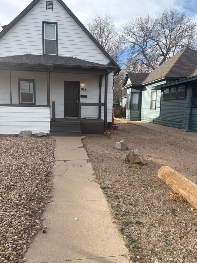 Building Photo - Beautiful 4 Bedroom, 2 Bath in Prime Location