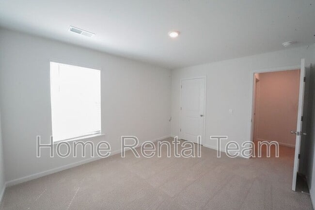 Building Photo - 108 Windrush Pnes