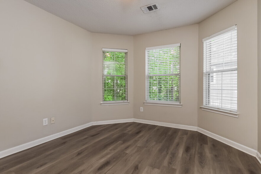 Building Photo - 105 Braelinn Creek Path
