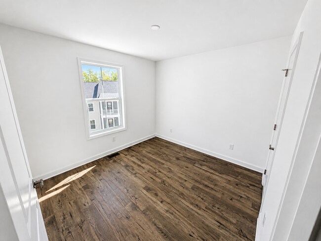 Building Photo - Modern Blacksburg Townhome with Garage, Balcony, Internet & Water Included with the Rent