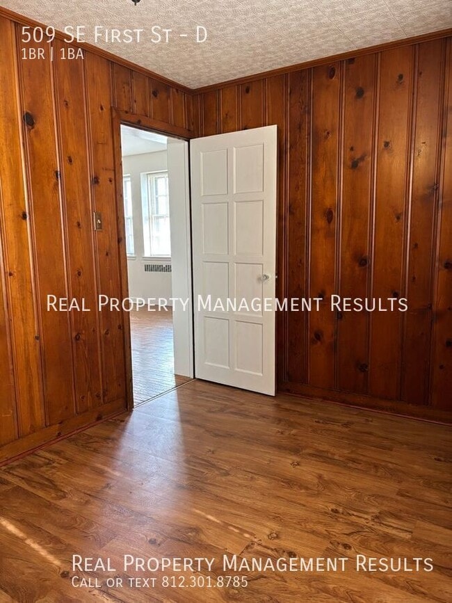 Building Photo - 509 SE First St-D