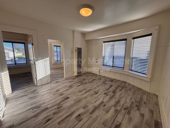 Building Photo - 817 Wainwright St