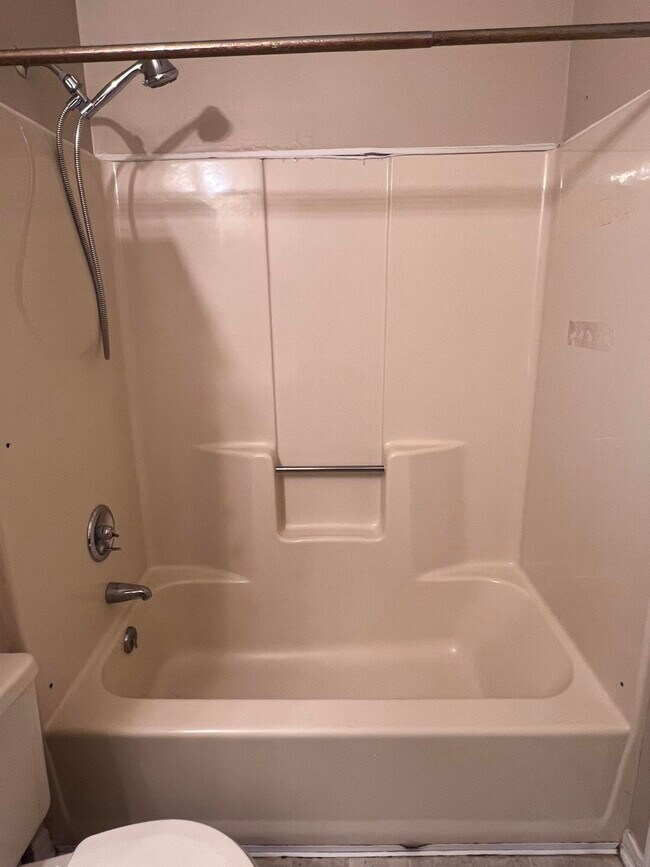 Building Photo - 345 John King Rd