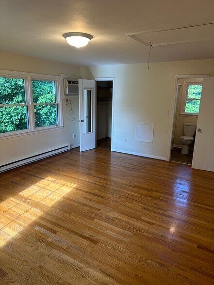 Bedroom facing the closet and bathroom - 6002 Granby St