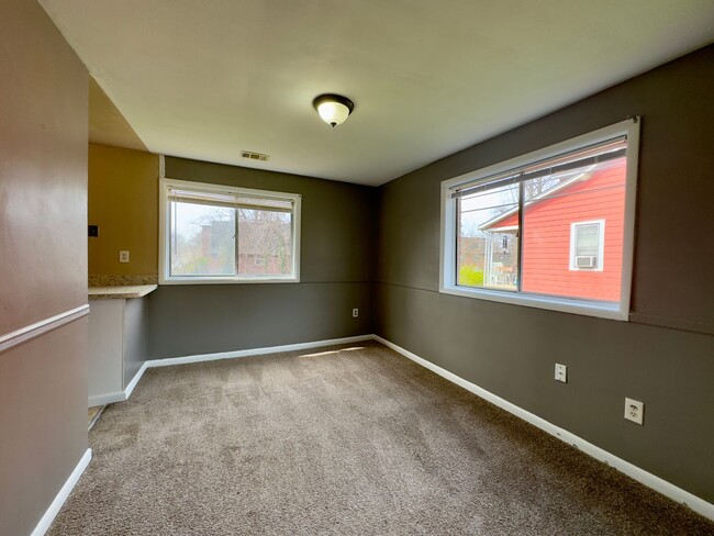 Building Photo - For Rent: Comfortable Living at 6414 Faird...