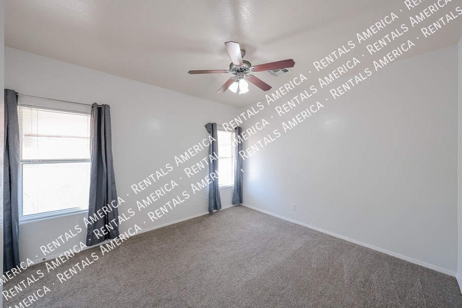Building Photo - 2950 W Louise Dr