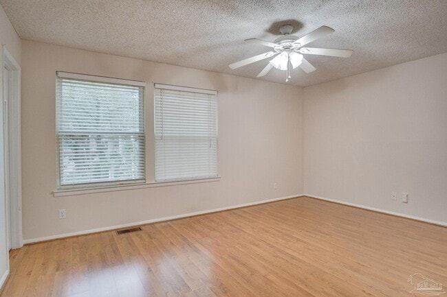 Building Photo - 3309 Kingswood Ct