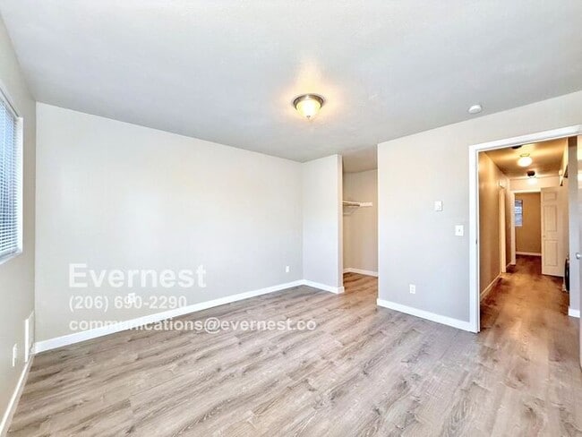 Building Photo - 3-Bedroom, 2-Bath Home in Convenient Locat...