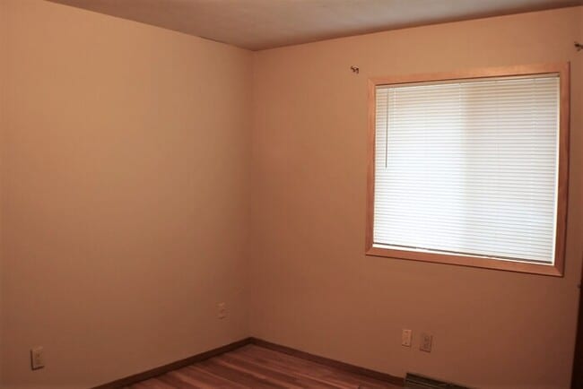 Building Photo - $2,200 | 4 Bedroom, 2 Bathroom House | No ...