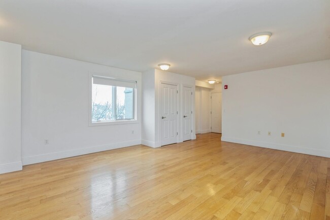 Building Photo - 125 43rd St