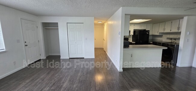 Building Photo - 705 White Cloud Dr