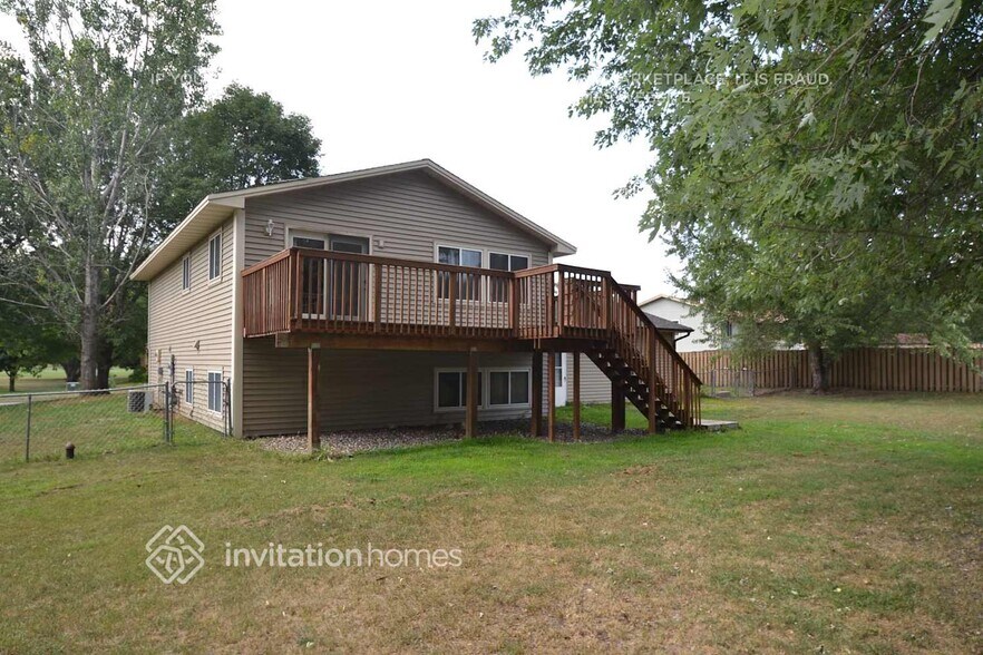 Building Photo - 14120 Rosewood Ln N