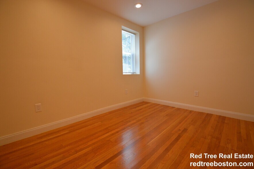 Building Photo - 1801 Beacon St