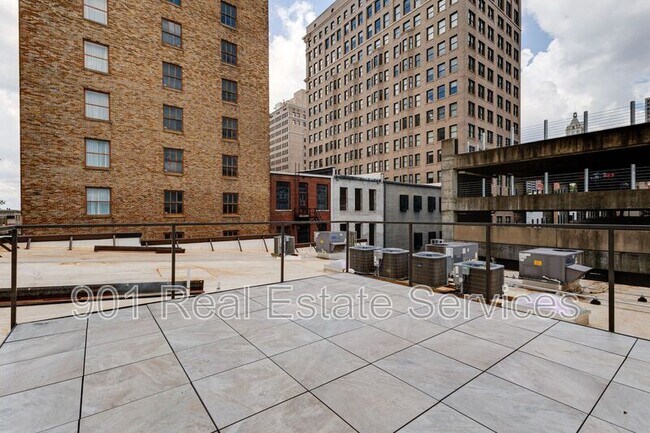 Building Photo - 124 Monroe Ave