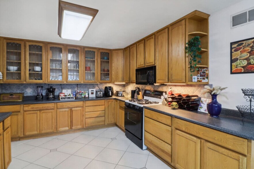 Building Photo - 1319 Lexington Ave