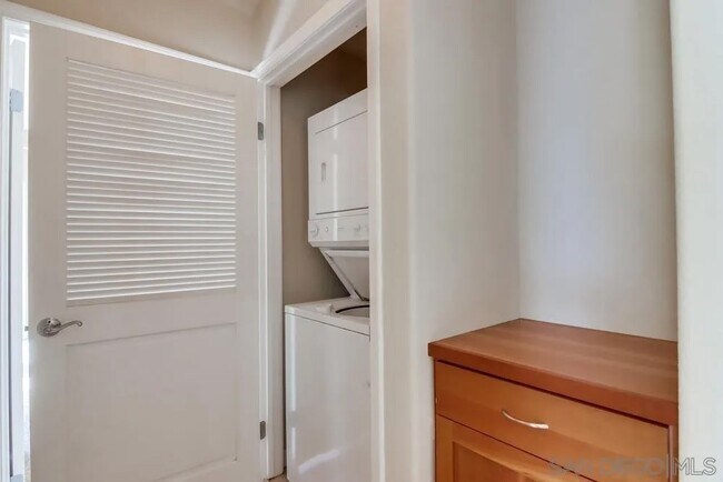 Building Photo - 330 J St