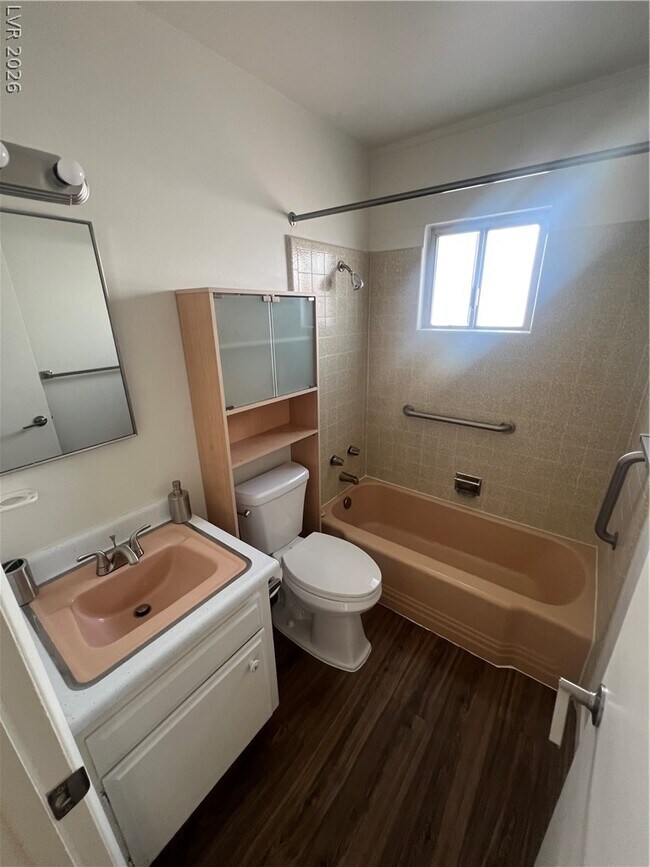 Building Photo - 820 A