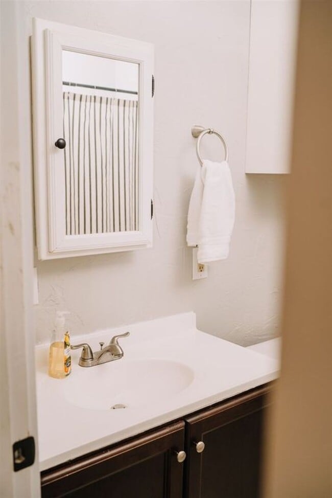 Building Photo - Beautiful Historic 2 Bed 1 Bath Duplex in the Plaza District!!