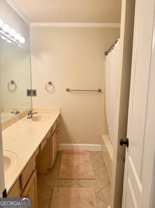 Building Photo - 220 Autumn Trace Ct