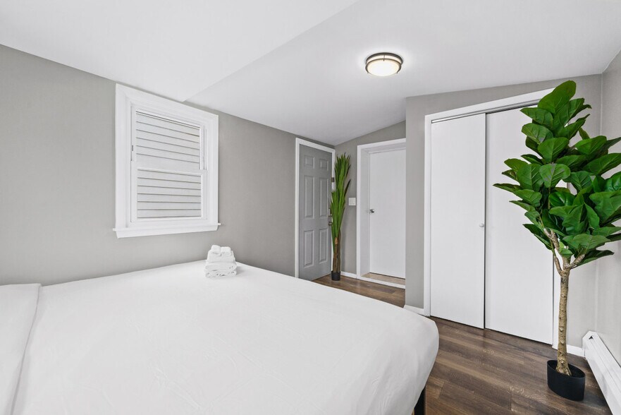 Building Photo - 529 Ave E