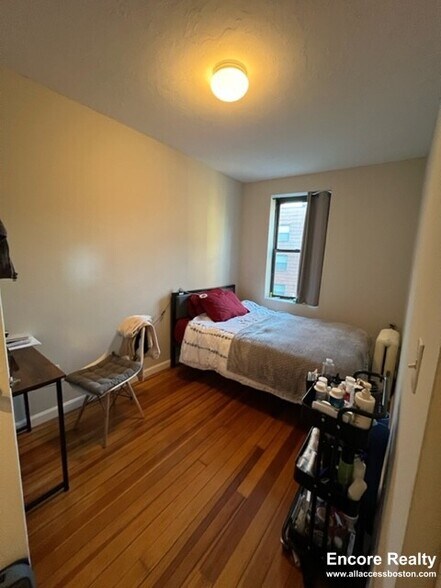 Building Photo - 220 Hanover St