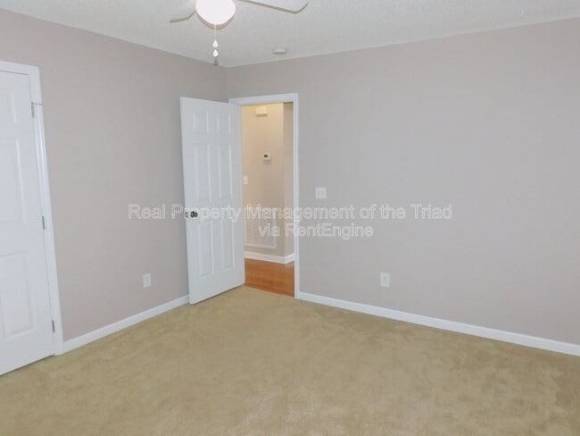 Building Photo - 2988 Butterwood Dr