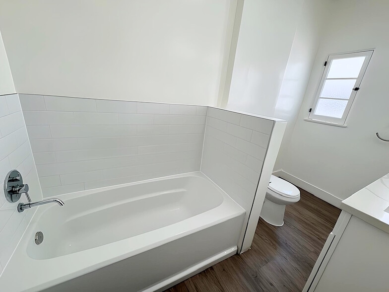 Building Photo - 126 N Hamilton Dr