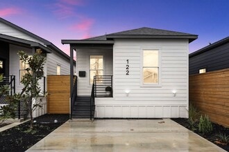 Building Photo - 122 E 31st St