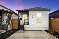 Building Photo - 122 E 31st St