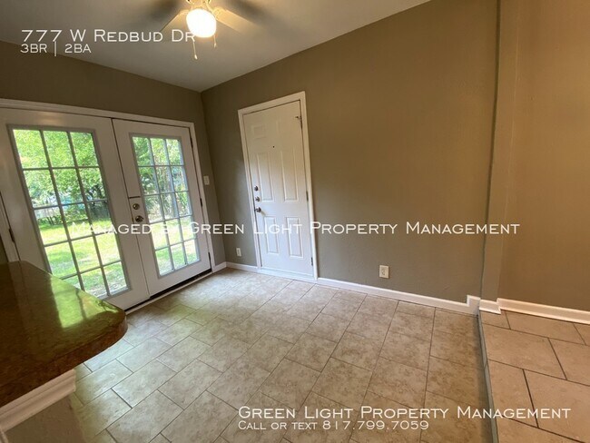 Building Photo - 777 W Redbud Dr