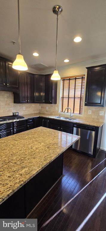 Building Photo - 14067 Marketcenter Dr